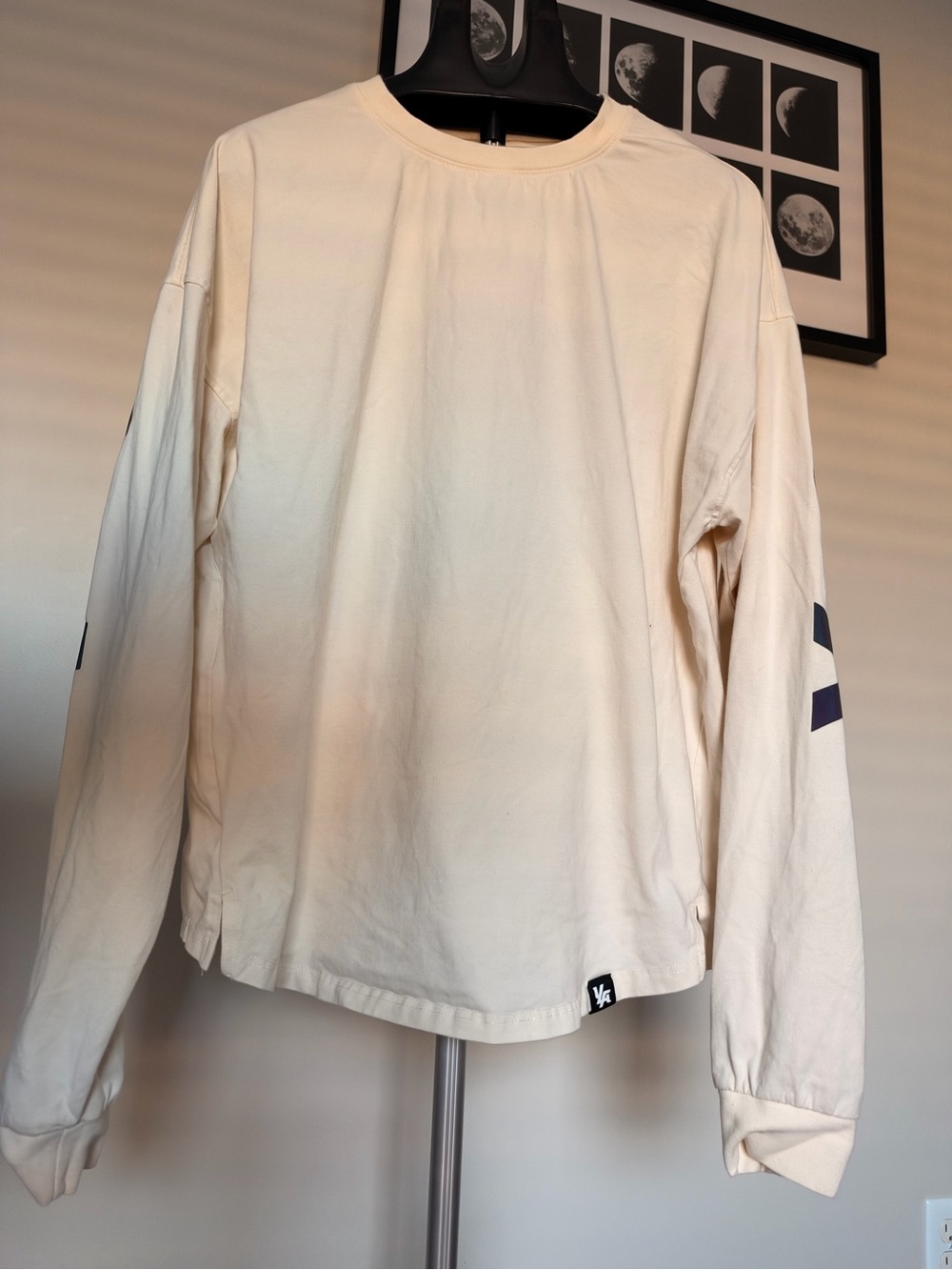 Youngla Cream Long Sleeve Crewneck with Sleeve Graphic L